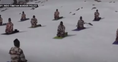 شرطة الهند تحتفل باليوم الدولى لليوجا على ارتفاع أكثر من 5300 متر.. فيديو