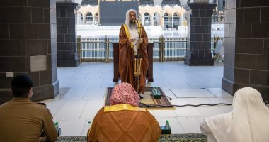 خطبة الكسوف.. إمام المسجد الحرام: سبحان من سير الكواكب والنجوم.. فيديو وصور