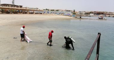 صور . حملات موسعة لتنظيف الشواطئ بالبحر الأحمر لليوم الثالث على التوالى