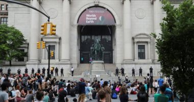 الجارديان: المتحف الأمريكى للتاريخ سيزيل تمثال "روزفلت" استجابة للمظاهرات