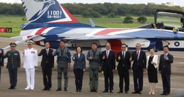 رئيسة تايوان تدشن أول طائرة تدريب "مقاتلة" محلية الصنع