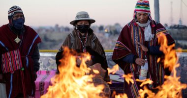 شعب إيمارا يحتفلون بالعام الجديد وفق طقوسهم الخاصة فى بوليفيا
