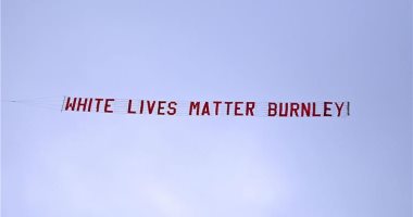 ظهور لافتة عنصرية في مباراة مانشستر سيتي ضد بيرنلي بالدوري الإنجليزي