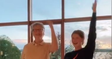 بيل جيتس يرقص مع أبنته جينفر على تيك توك.. فيديو وصور