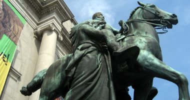 متحف يزيل تمثال ثيودور روزفلت.. فهل كان الرئيس الأمريكى الأسبق عنصريا؟
