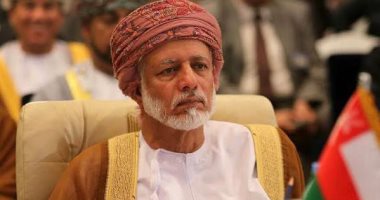وزير خارجية عمان: نسعي لمعالجة الأزمة في ليبيا بالوسائل السلمية ونشكر مصر