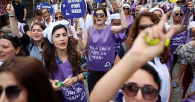 حليف أردوغان يطالب بانسحاب تركيا من اتفاقية أسطنبول لحقوق المرأة 