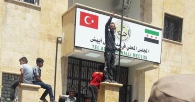 سوريون يتظاهرون ضد تركيا والجماعات المتطرفة فى سوريا