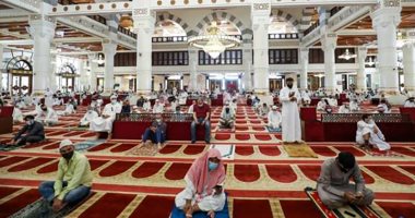 مساجد مكة تستقبل المصلين فى أول جمعة بعد رفع تعليق الصلاة (صور وفيديو)