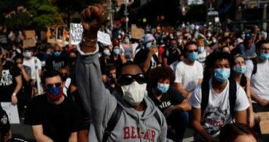 محتجون مسلحون أغلبهم من السود ينظمون مسيرة فى متنزه بولاية جورجيا الأمريكية