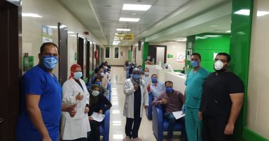 مستشفى إسنا للحجر الصحى تعلن خروج 20 حالة بعد شفائهم من كورونا.. صور