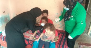 وزيرة التضامن توجه بحل مشكلات أسرة يتسول أطفالها فى شوارع الإسكندرية