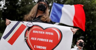 تظاهرة لزوجات رجال الشرطة فى فرنسا لحث الحكومة على احترام "المهنة".. صور