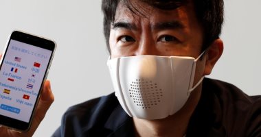 شركة يابانية تبتكر قناعا لمكافحة كورونا يتصل بالإنترنت ويترجم الكلام لـ8 لغات