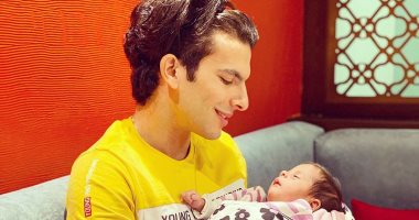 أحمد سيد زيزو يكشف عن أول صورة لمولودته الجديدة