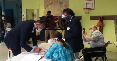 صور.. رئيس الحكومة الفرنسية يدلى بصوته فى الانتخابات البلدية 