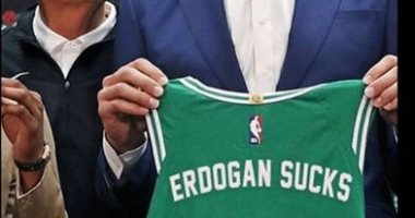 لاعب كرة سلة تركى يستبدل اسمه على قميص فريقه بعبارة "أردوغان سيئ".. صور
