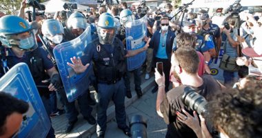 اشتباك بين متظاهرين والشرطة أثناء زيارة زعيم حزب يمينى متطرف لقرية إيطالية 