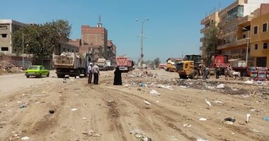 حى ثان المحلة ينفذ حملة مكبرة لرفع تلال القمامة بشوارع المدينة.. صور