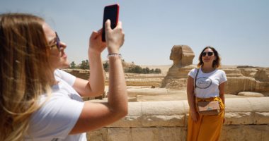 صور.. رويترز تبرز إقبال السائحين على المواقع الأثرية بمصر بعد رفع الحظر