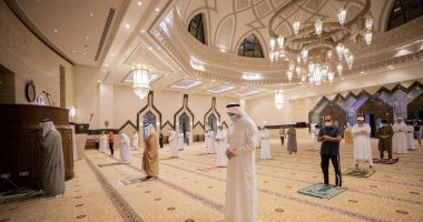 أول صلاة بعد إعادة فتح المساجد فى الإمارات.. فيديو