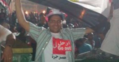 صورتك فى ثورة يونيو.. "حسن" من القناطر الخيرية يشارك بصورتة من ميدان التحرير