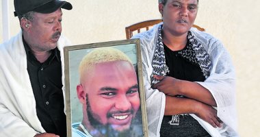بالصور.. يهود أثيوبيا في إسرائيل يحيون الذكرى الأولى لمقتل الشاب "تيكا"