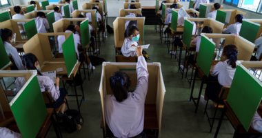بالكمامات ومكتب لكل طالب.. تايلاند تعيد فتح المدارس وسط إجراءات مشددة