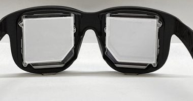 نظارات يابانية ذكيّة لمساعدة الصم على الاستمتاع بالسينما