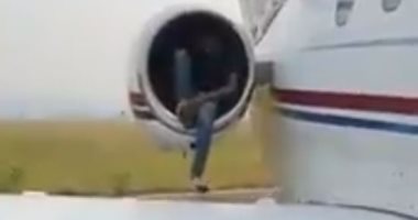 فيديو.. طفل يختبئ فى محرك طائرة بالكونغو أملا فى الهجرة إلى أوروبا