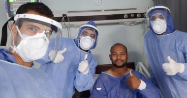 مستشفى الأقصر العام تعلن خروج 12 حالة بعد شفائهم من فيروس كورونا.. صور