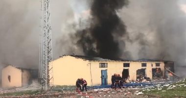 استخراج 56 عاملًا مصابًا من انفجار مصنع للألعاب نارية بتركيا