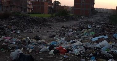 سيبها علينا .. شكوى من انتشار القمامة بمنطقة أحمد العربى بطنطا