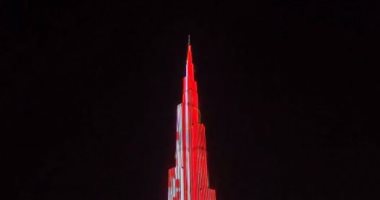برج خليفة يتزين بألوان علم بيلا روسيا فى عيد استقلالها 
