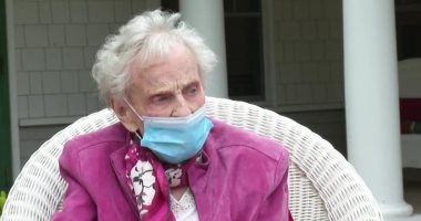عجوز عمرها 102 عام نجت من جائحتين ومرض السرطان مرتين.. فيديو