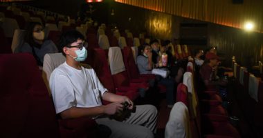 مسرح فى عاصمة تايلاند يقدم أخر عروضه قبل تنفيذ قرار الإغلاق بسبب فيروس كورونا