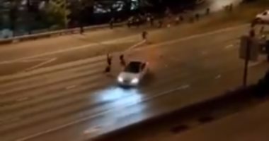 سيارة تصدم عدد من المتظاهرين فى مدينة سياتل الأمريكية.. فيديو 