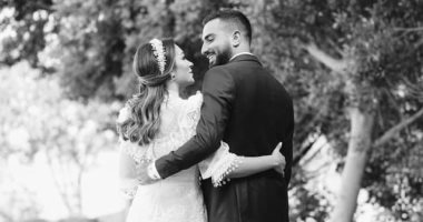 حياة وذكريات جديدة.. محمد الشرنوبي بصور جديدة بالأبيض والأسود من زفافه