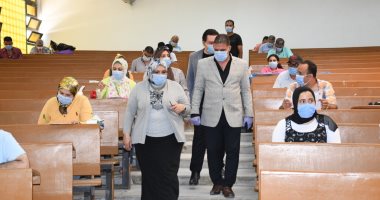 استمرار امتحانات جامعة قناة السويس وسط إجراءات احترازية مشددة.. صور