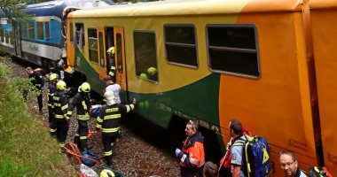 بالصور والفيديو.. وفاة 3 وإصابة 30 شخصا فى تصادم قطارين بجمهورية التشيك  