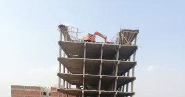 شاهد إزالة أعلى برج 18 دورا بحى عين شمس شرق القاهرة