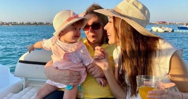 جنات تستمع بالإجازة الصيفية مع والدتها وابنتها الصغيرة أثناء حملها الثاني