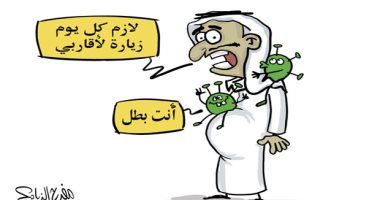 كاريكاتير صحيفة سعودية.. كورونا يوجه التحية للمصاب بالفيروس ويقوم بزيارات عائلية