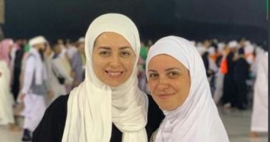 ريهام عبد الغفور تستعيد ذكرياتها مع هبة مجدي بصورة أمام الكعبة 