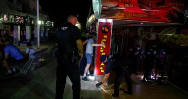 الشرطة الإسبانية تغلق المطاعم والمقاهى بشوارع مايوركا