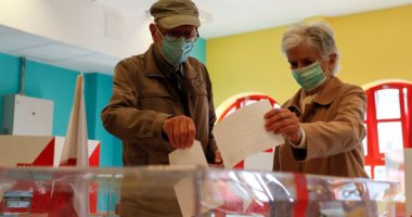 البولنديون يدلون بأصواتهم فى انتخابات الرئاسة وسط انقسامات