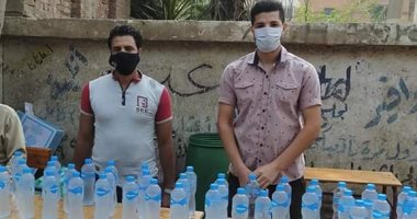 شباب كفر عمار بالعياط يطلقون مبادرة لتوزيع المياه المعدنية على طلاب الثانوية