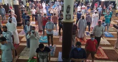 قارئ يشارك بصورة لالتزام المصلين بالتباعد فى مسجد الرحمة بدمياط