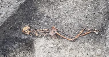 شاهد بقايا الجثة.. جريمة قتل فى إنجلترا عمرها 2000 سنة  
