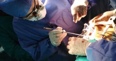 فريق طبى بجامعة أسيوط ينجح فى إنقاذ حياة سيدة وجنينها بعملية قلب مفتوح 